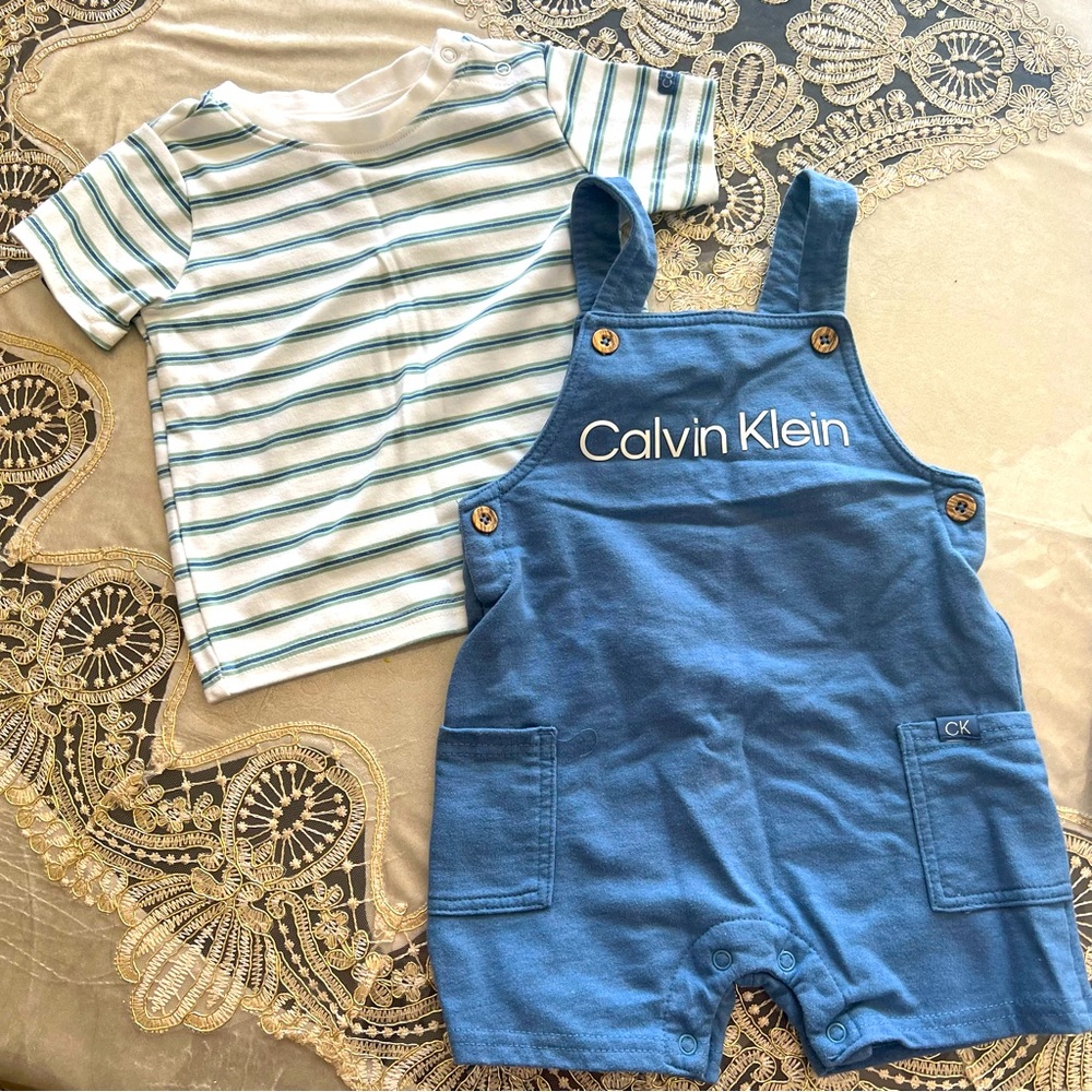 Calvin Klein Baby set size 18 months.